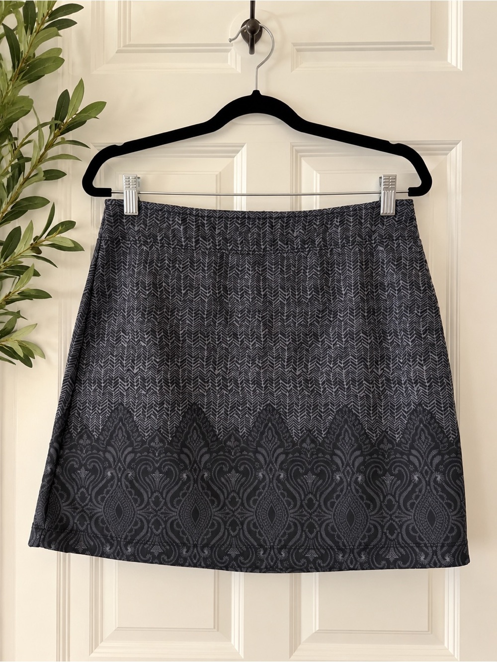 Athleta Black Gray Printed Stretch Skirt Women’s Medium